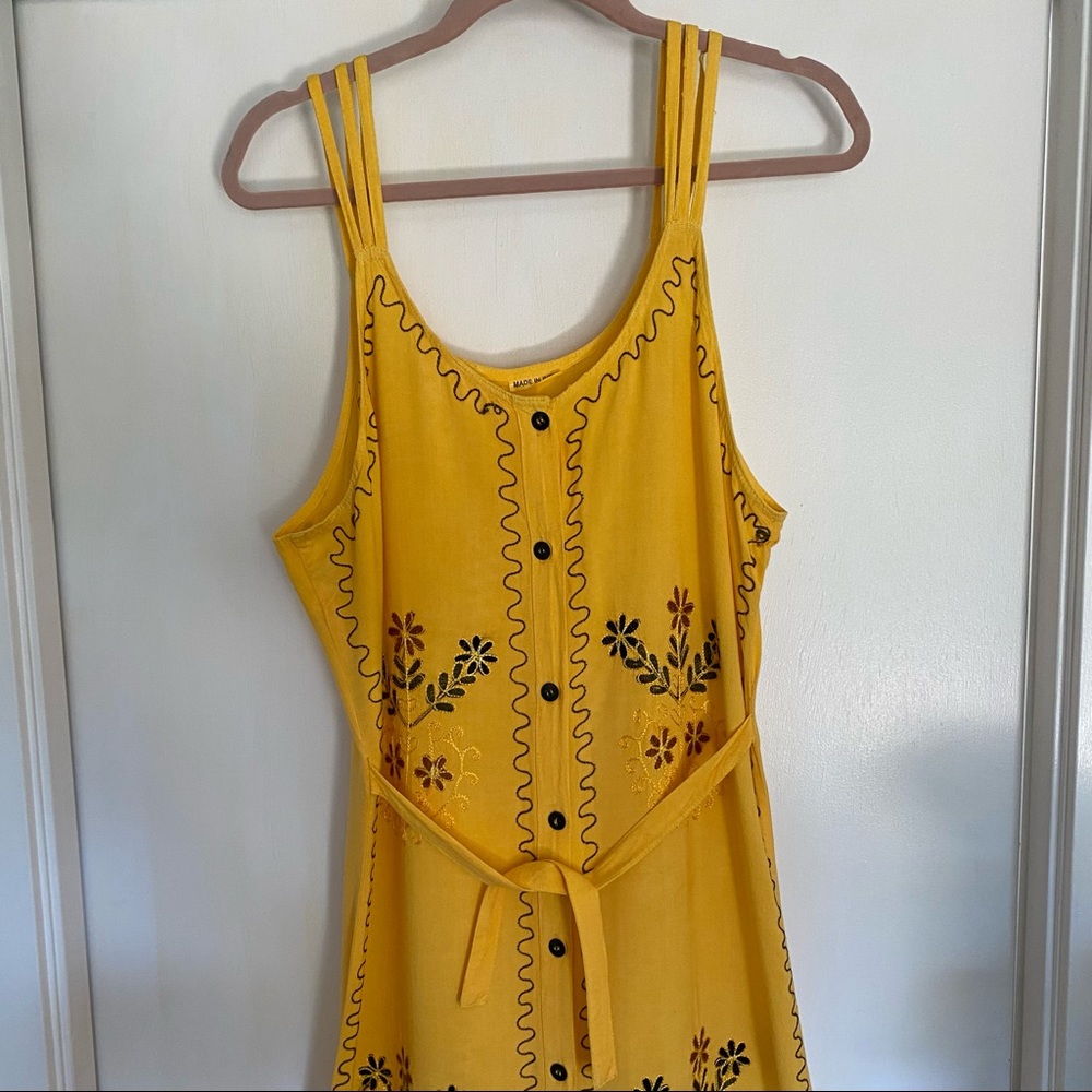 Dress - Picture 3 of 4